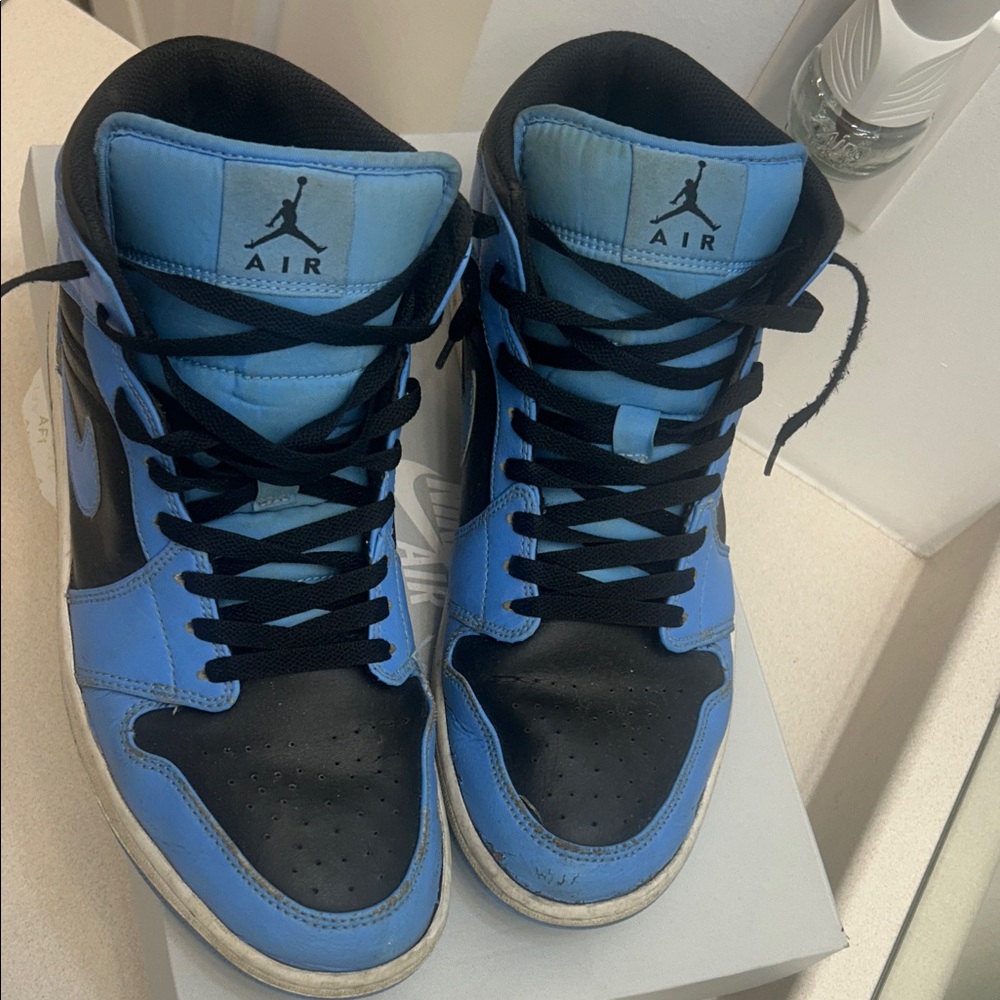 Jordan High-Top Sneakers in Blue and Black - Picture 2 of 4